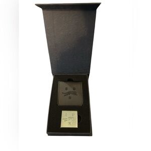 Sun Day Red - Tiger Woods Limited Edition Ball Marker III Square Kit Green New